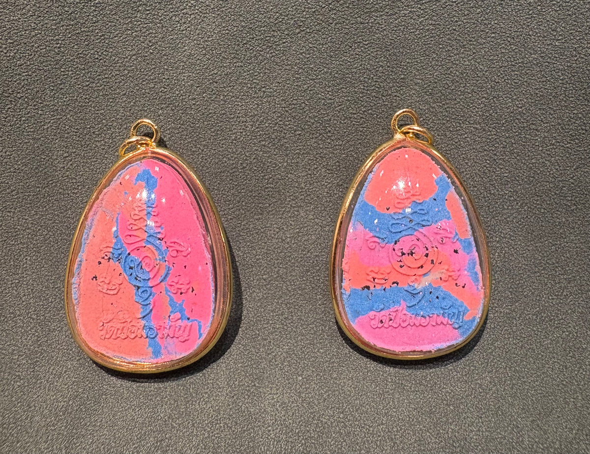 招財守財】彩泥儲蓄老人粉牌龍婆錠2558年wat Pom Raman – 心如閣